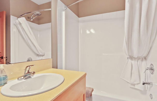 SPACIOUS 3-Br Luxury Condo | HEATED Pool + 3 Hot Tubs | Pool Table | Hm Theatre - Foto 32