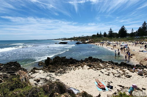 Photo 49 - Scarborough Beach Front Resort Shell 13