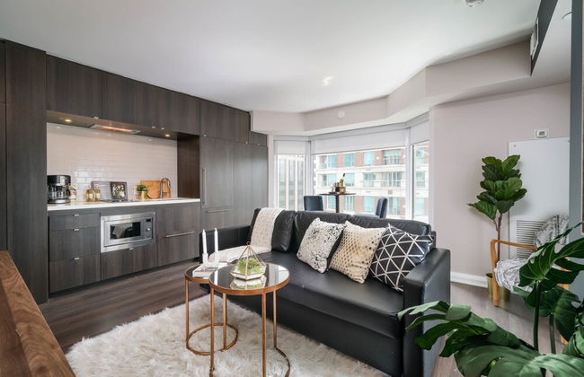 QuickStay Yorkville Condo - Yonge & Bloor - Foto 17