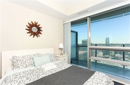 Photo 4 - Platinum Suites - Modern Luxury High Rise Condo
