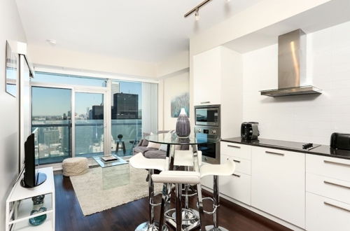 Photo 2 - Platinum Suites - Modern Luxury High Rise Condo