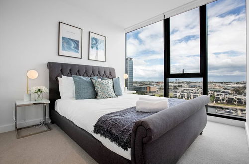 Photo 2 - Delightful 2BR Riverview@docklands