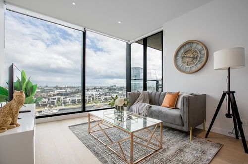 Photo 1 - Delightful 2BR Riverview@docklands