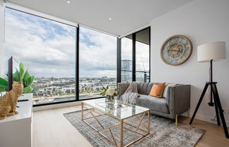 Photo 1 - Delightful 2BR Riverview@docklands