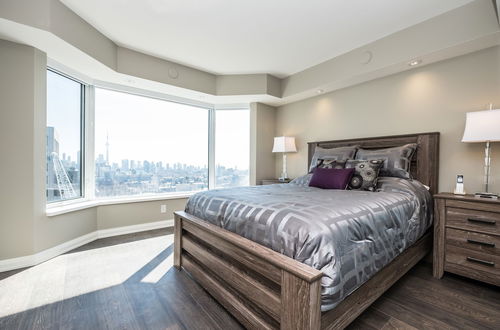 Foto 9 - QuickStay - Premium 2bdrm in Yorkville (Yonge & Bloor)