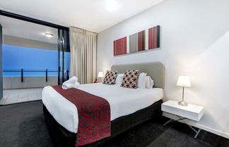 Photo 2 - Wave Apartments Broadbeach