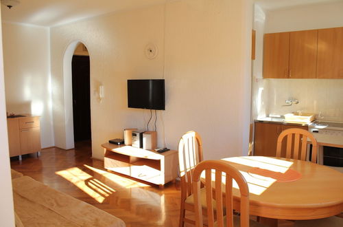 Photo 10 - Sunny Family Apartment