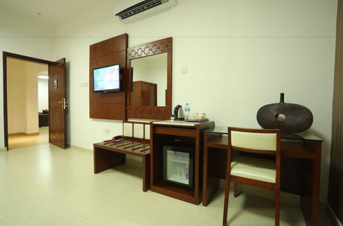 Photo 15 - Zaki Hotel Apartment