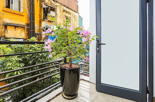 Photo 11 - Amazing NYT Home Balcony Cozy Studio