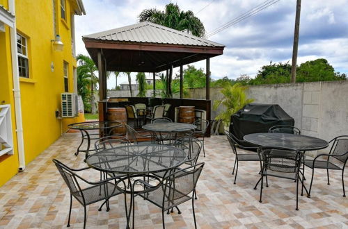 Photo 4 - Two Bedroom Apartment With Pool Located Near the Beach and Kensington Oval