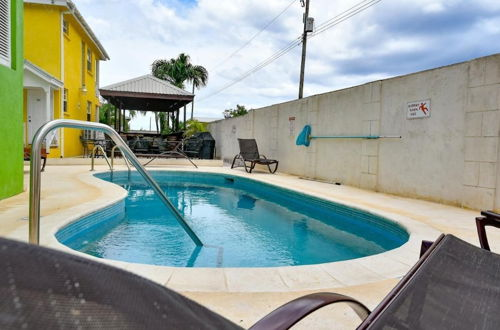 Photo 10 - Two Bedroom Apartment With Pool Located Near the Beach and Kensington Oval