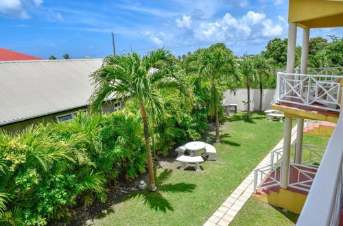 Photo 19 - Two Bedroom Apartment With Pool Located Near the Beach and Kensington Oval