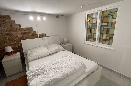 Photo 7 - Cozy Furnished Basement Apartment