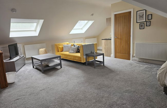 Lovely 1-bed Loft in Newport - Photo 1