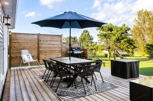 Photo 20 - Cozy and Modern Oceanview Cottage With hot Tub