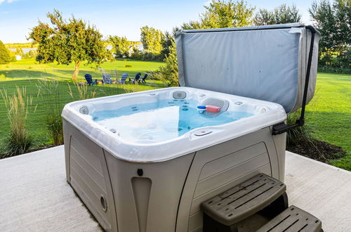 Photo 15 - Cozy and Modern Oceanview Cottage With hot Tub