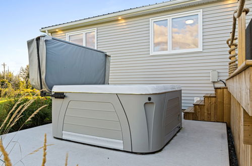Photo 14 - Cozy & Modern Oceanview Cottage W/hot Tub