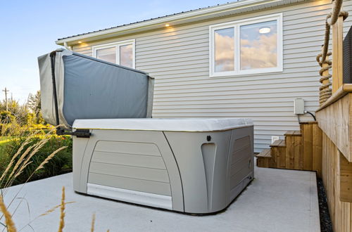 Photo 14 - Cozy and Modern Oceanview Cottage With hot Tub