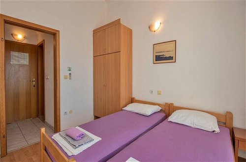 Foto 2 - Charming 1 Bedroom Apartment in Makarska