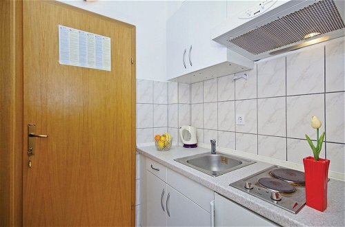 Foto 7 - Charming 1 Bedroom Apartment in Makarska