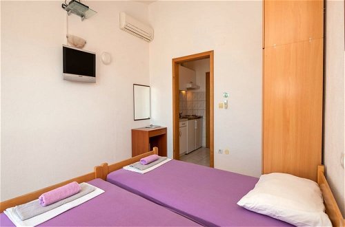 Photo 3 - Charming 1 Bedroom Apartment in Makarska