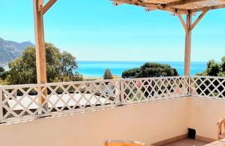 Photo 1 - Stylish Home With Views, 4 min Walk to the Beach