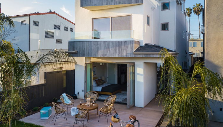 Photo 1 - Skyline By Avantstay Modern Beach Retreat w/ Spacious Patio & Rooftop Views