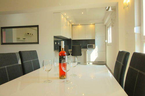 Foto 9 - Modern Apartment Zara Gray