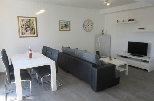 Foto 10 - Modern Apartment Zara Gray