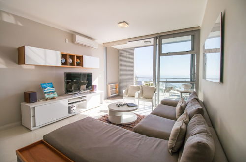 Photo 8 - Camps Bay One Bedroom Apartment - Luxury Stay With sea View