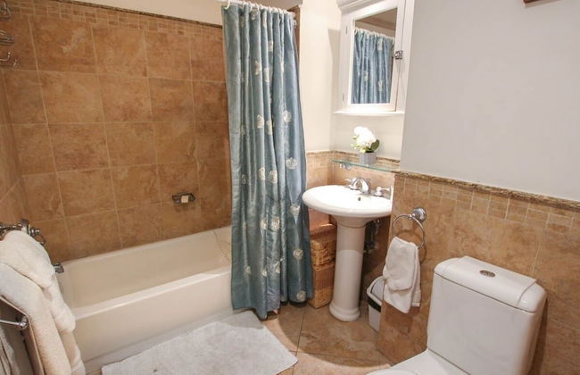 Modern 2-bed Apt Near Beach In St. Lawrence Gap 2 Bedroom Apts by Bluescape - Foto 45