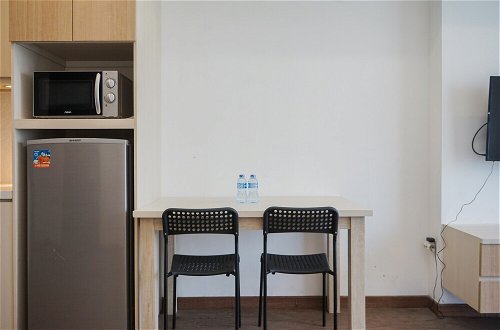 Photo 10 - Minimalist Spacious Studio Room At Apartment Galeri Ciumbuleuit 1