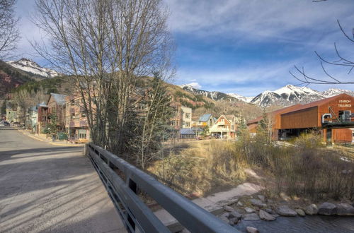 Photo 3 - Ore Station 2 by Avantstay Modern Oasis in the Heart of Telluride w/ Hot Tub