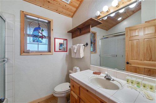 Foto 9 - Wolf's Lair by Avantstay Swiss Chalet w/ Private Hot Tub & Access to Northstar Resort Community