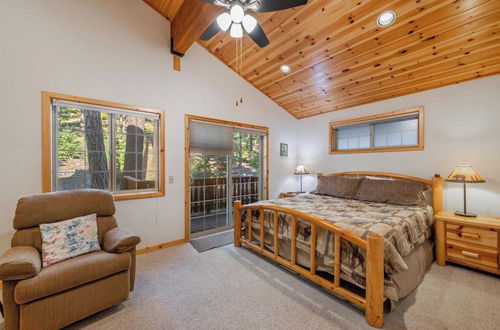 Foto 11 - Wolf's Lair by Avantstay Swiss Chalet w/ Private Hot Tub & Access to Northstar Resort Community