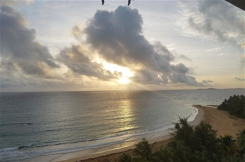 Foto 1 - Beach Apartment With Amazing Sunrises