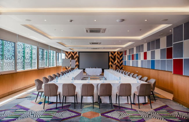 AURA SUITES - Photo 32