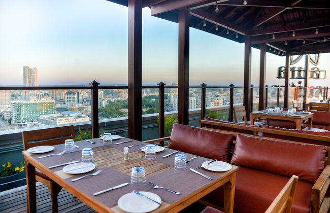 AURA SUITES - Photo 17