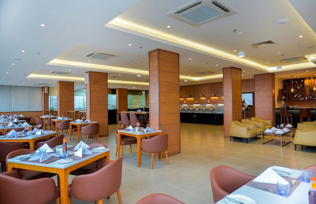 AURA SUITES - Photo 16