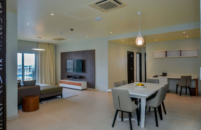 AURA SUITES - Photo 11