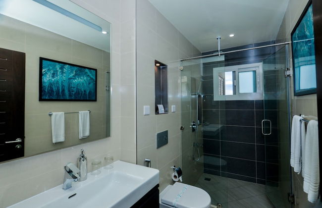 AURA SUITES - Photo 12