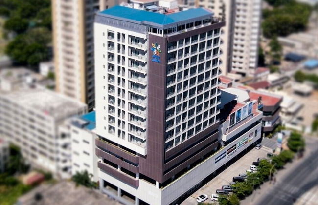 AURA SUITES - Photo 33