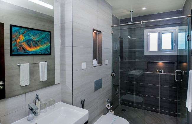 AURA SUITES - Photo 13