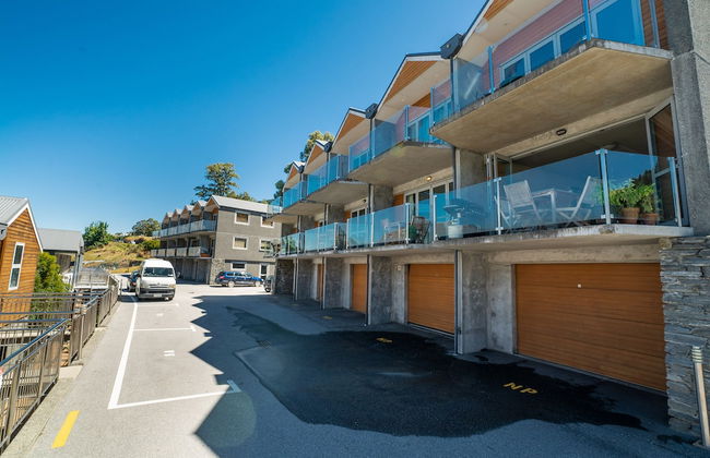 LAKESIDE LIVING - MODERN 2-BEDROOM APARTMENT - Foto 14