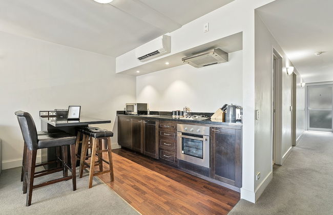 LAKESIDE LIVING - MODERN 2-BEDROOM APARTMENT - Foto 6