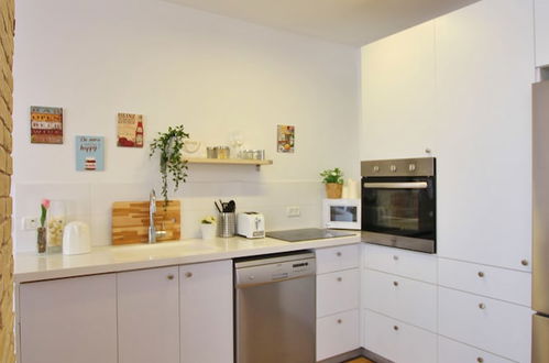 Photo 7 - Amazing 3 Bedroom Garden Apartment near Gordon Beach