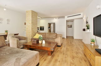 Foto 3 - Amazing 3 Bedroom Garden Apartment near Gordon Beach