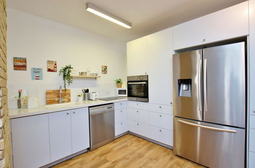 Foto 5 - Amazing 3 Bedroom Garden Apartment near Gordon Beach