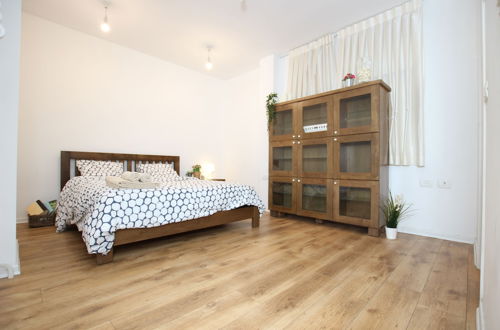 Photo 13 - Amazing 3 Bedroom Garden Apartment near Gordon Beach