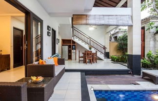 Foto 1 - SMV . 4-BR · 4BR Pool Prime Area Walk To Beach N Shops Legian